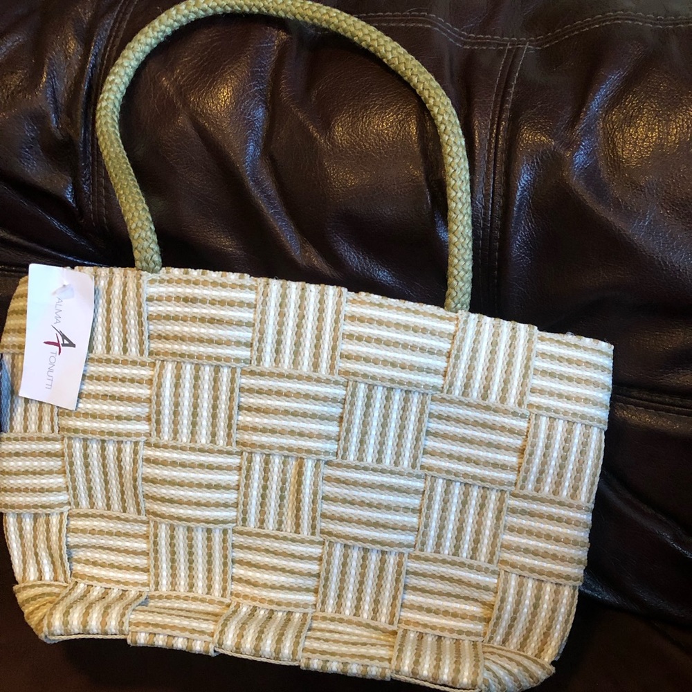 Alma Tonutti Italian Woven straw Handbag Made In Italy.

15x4x10